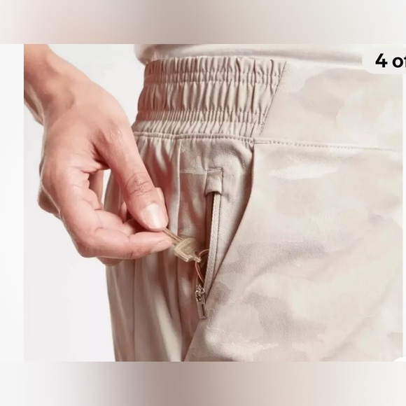 Athleta Brooklyn camo joggers beige size 8T - Picture 2 of 6
